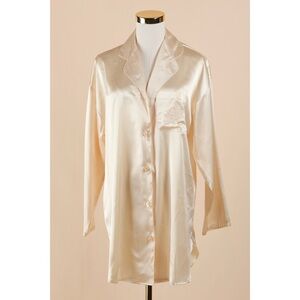 Sz XS Vtg Victoria’s Secret Cream Satin Button Down GUC